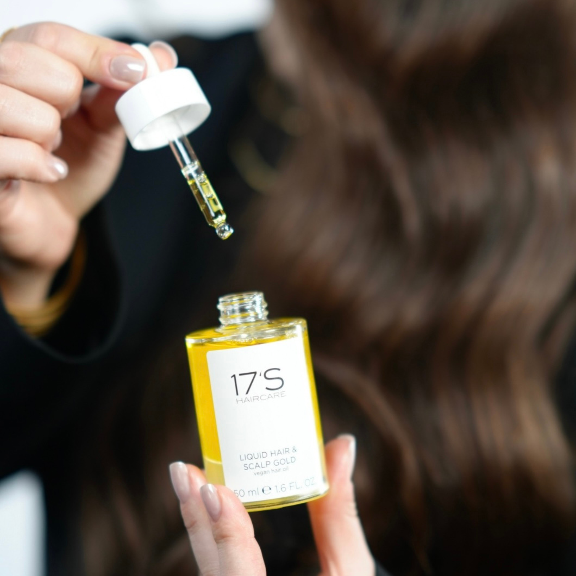 17's Haircare Liquid Hair & Scalp Gold hair oil with dropper for scalp care, shine and healthy-looking hair