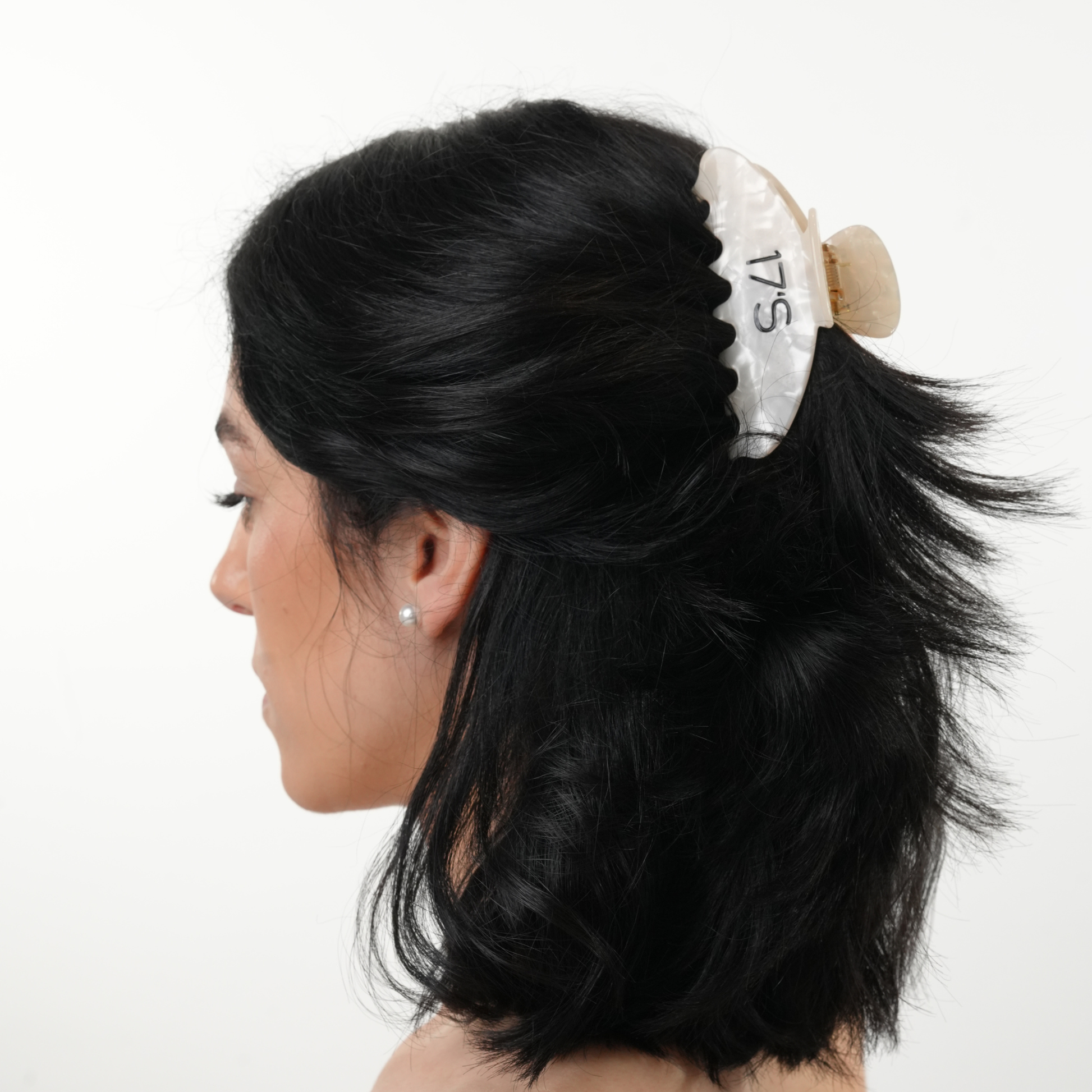 17's Haircare Vanilla Pearl Claw Clip detail showing the vanilla pearl finish and acetate design